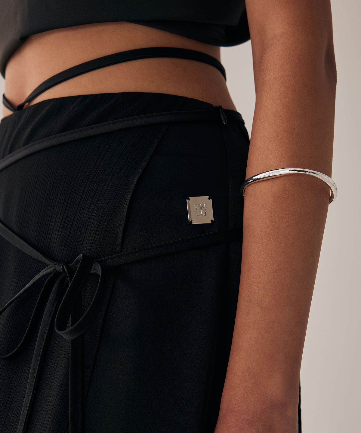 트리밍버드(TREEMINGBIRD) See-Through Strap Wrap Pants [ Black ]