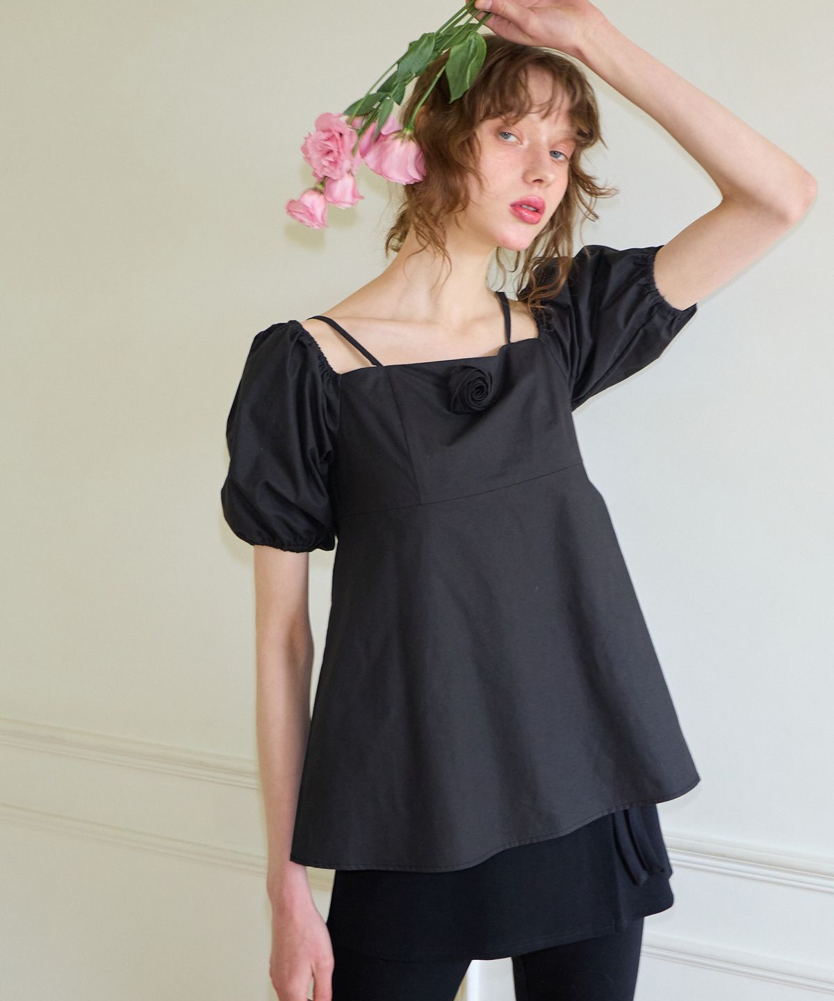살롱 드 욘(SALON DE YOHN) Two-way Off Shoulder Corsage Blouse_ Black