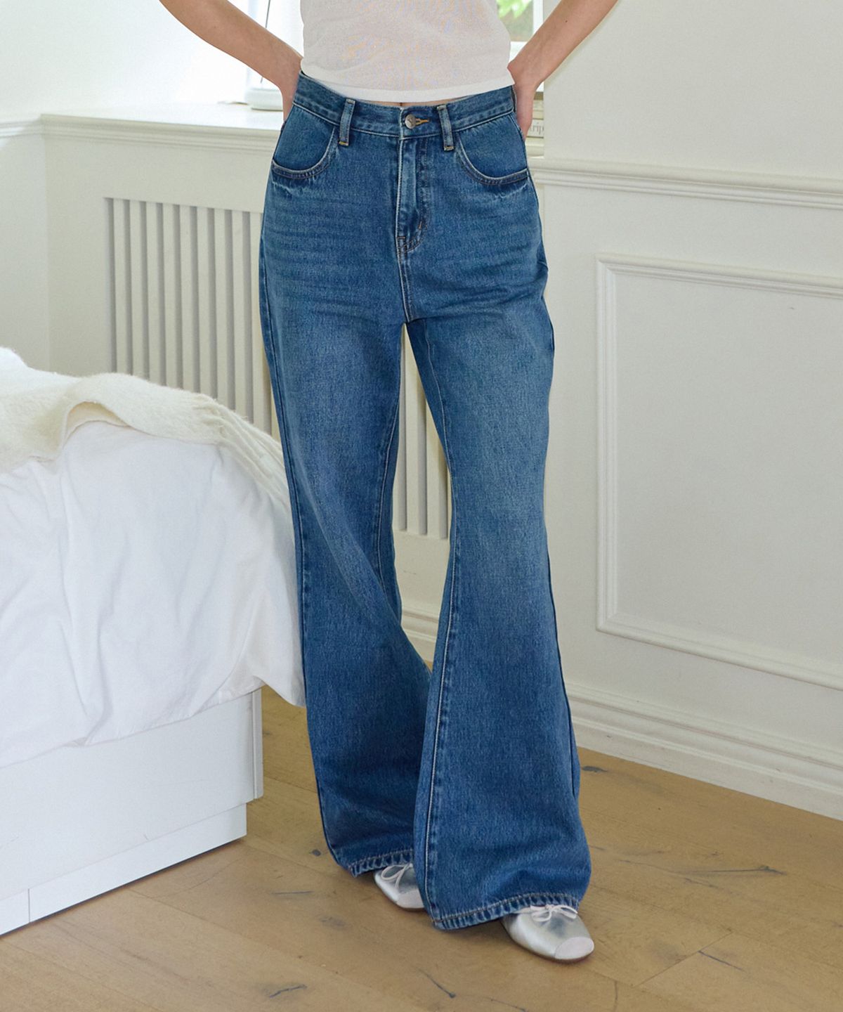 살롱 드 욘(SALON DE YOHN) Loose Fit Bootcut Denim Pants