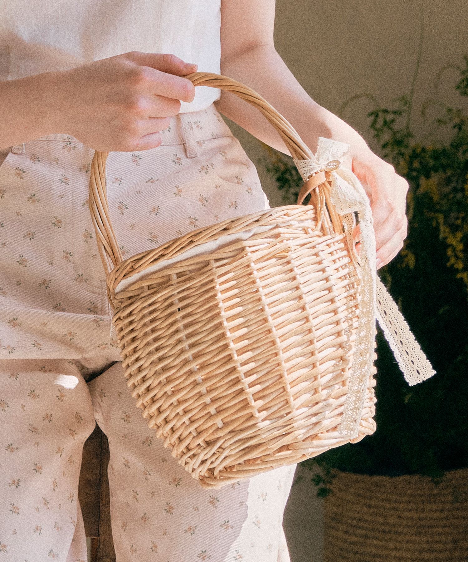 MUSINSA | ROLAROLA RATTAN RIBBON BASKET BAG BEIGE