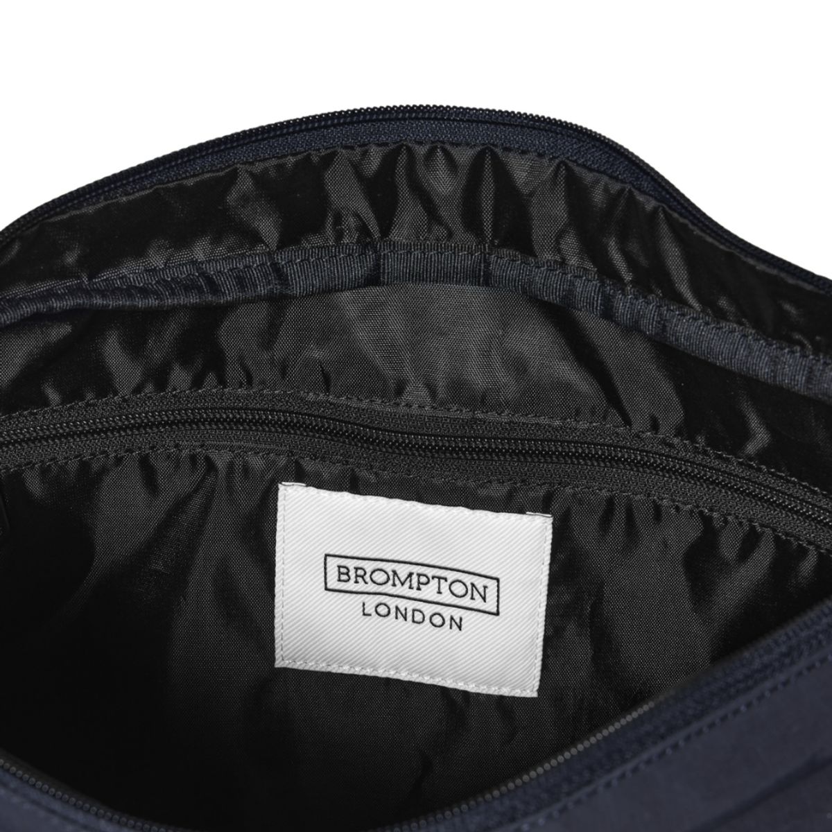 브롬톤 런던(BROMPTON LONDON) TWO POCKET HOBO BAG - D/NAVY (P245ACR202)