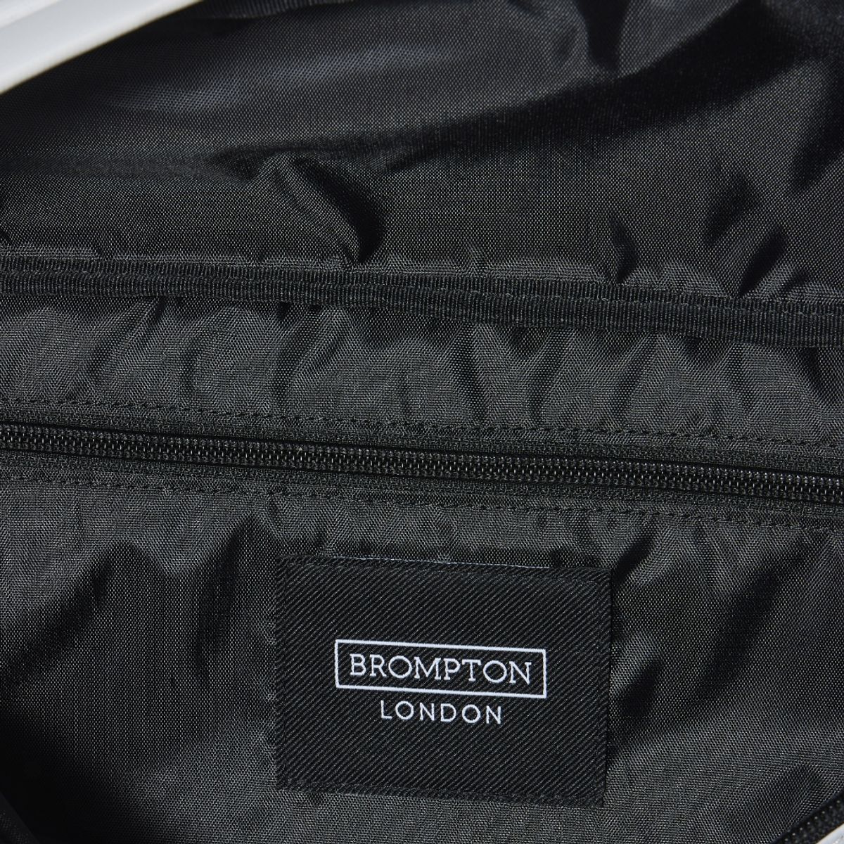 브롬톤 런던(BROMPTON LONDON) COMMUTER SLING BAG - L/GREY (P245ACR103)