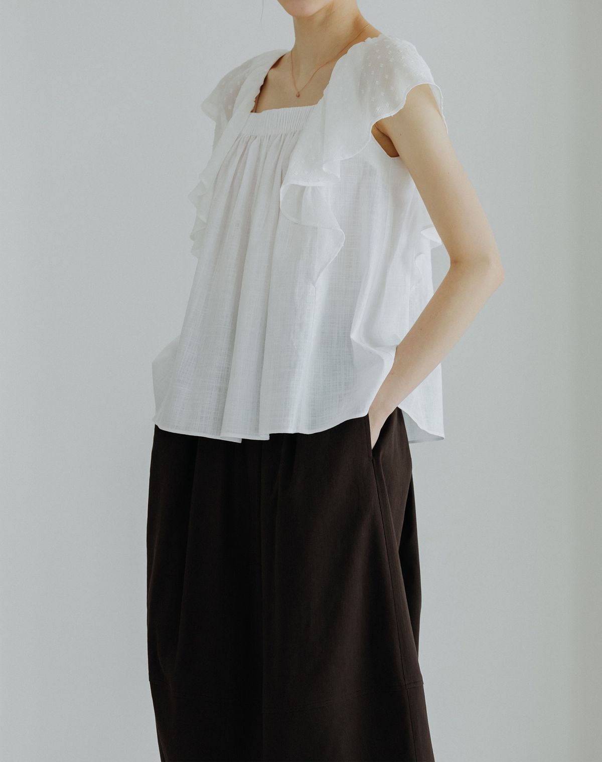 지에마르(GIEMAR) 턱 밴딩 스커트 화이트 블랙 TUCK BANDING SKIRT WHITE BLACK