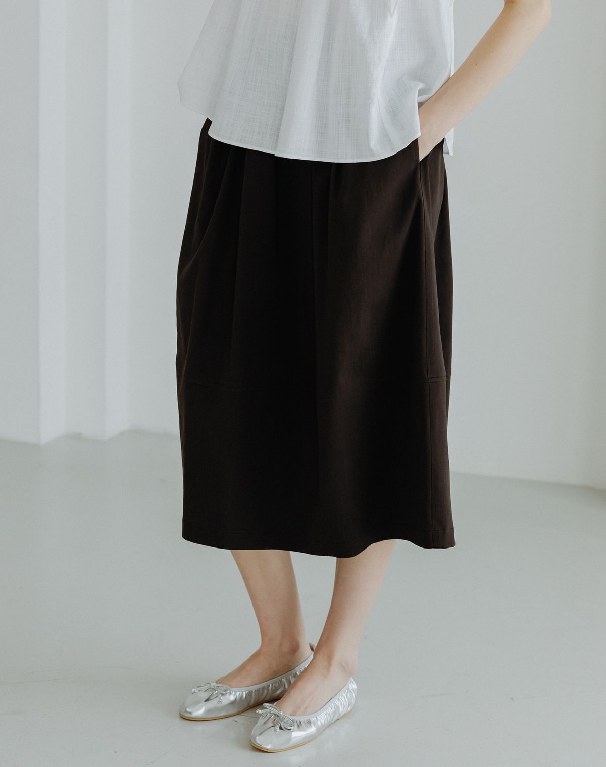 지에마르(GIEMAR) 턱 밴딩 스커트 화이트 블랙 TUCK BANDING SKIRT WHITE BLACK