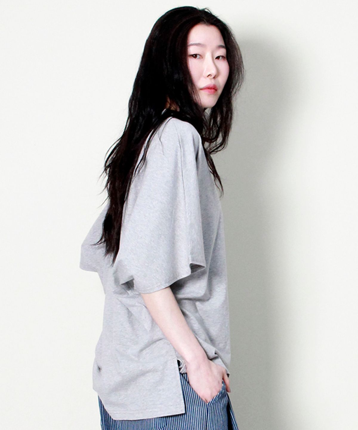 드마크(DEMARC) 미디움 핏 돌먼 슬리브 반팔티 그레이