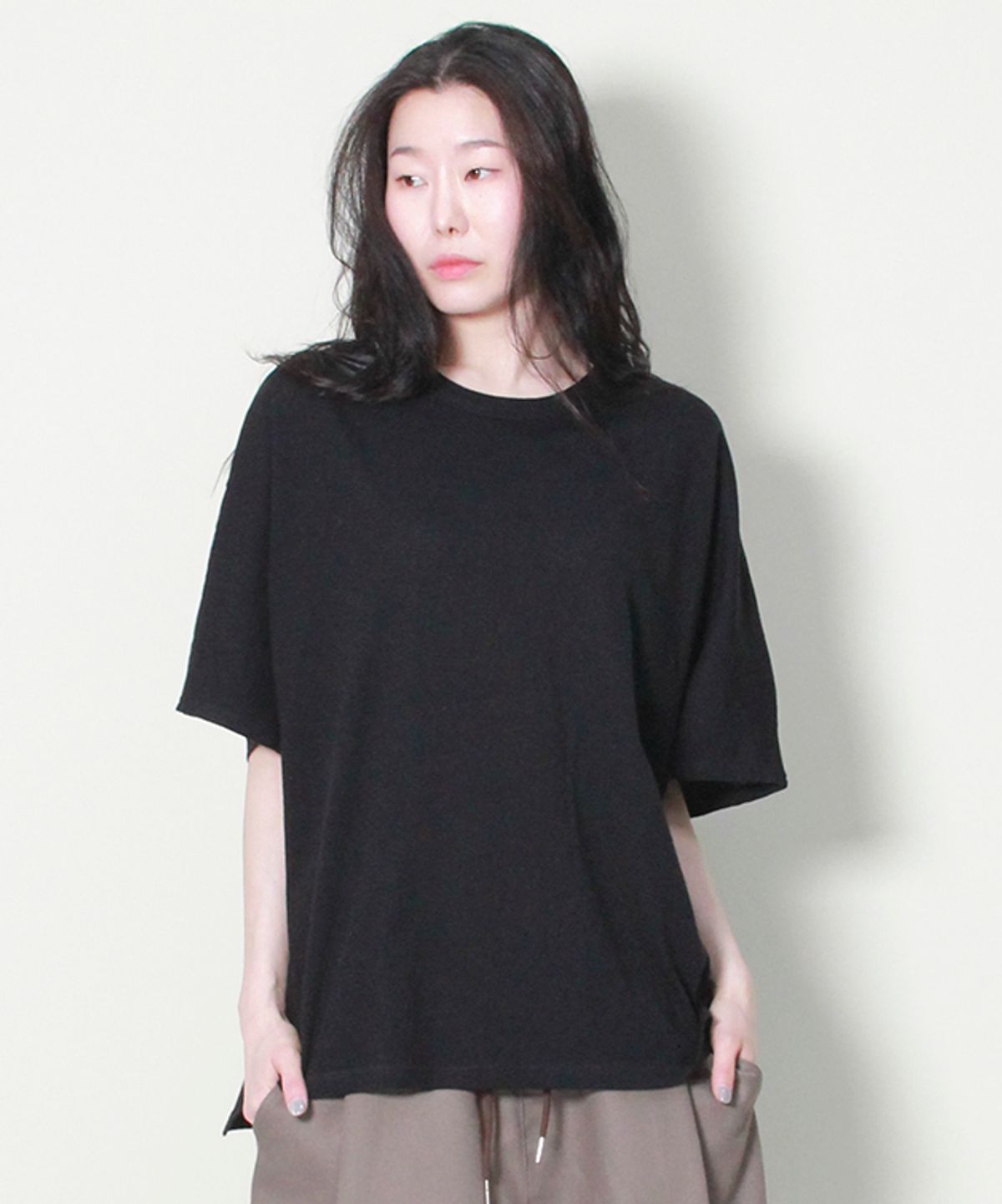 드마크(DEMARC) 미디움 핏 돌먼 슬리브 반팔티 블랙