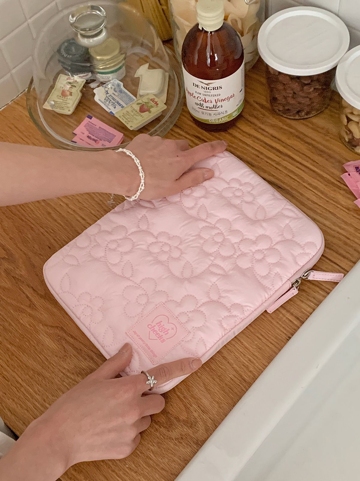 하이칙스(HIGH CHEEKS) Flower Puffy Notebook Pouch_HC2435PC002M
