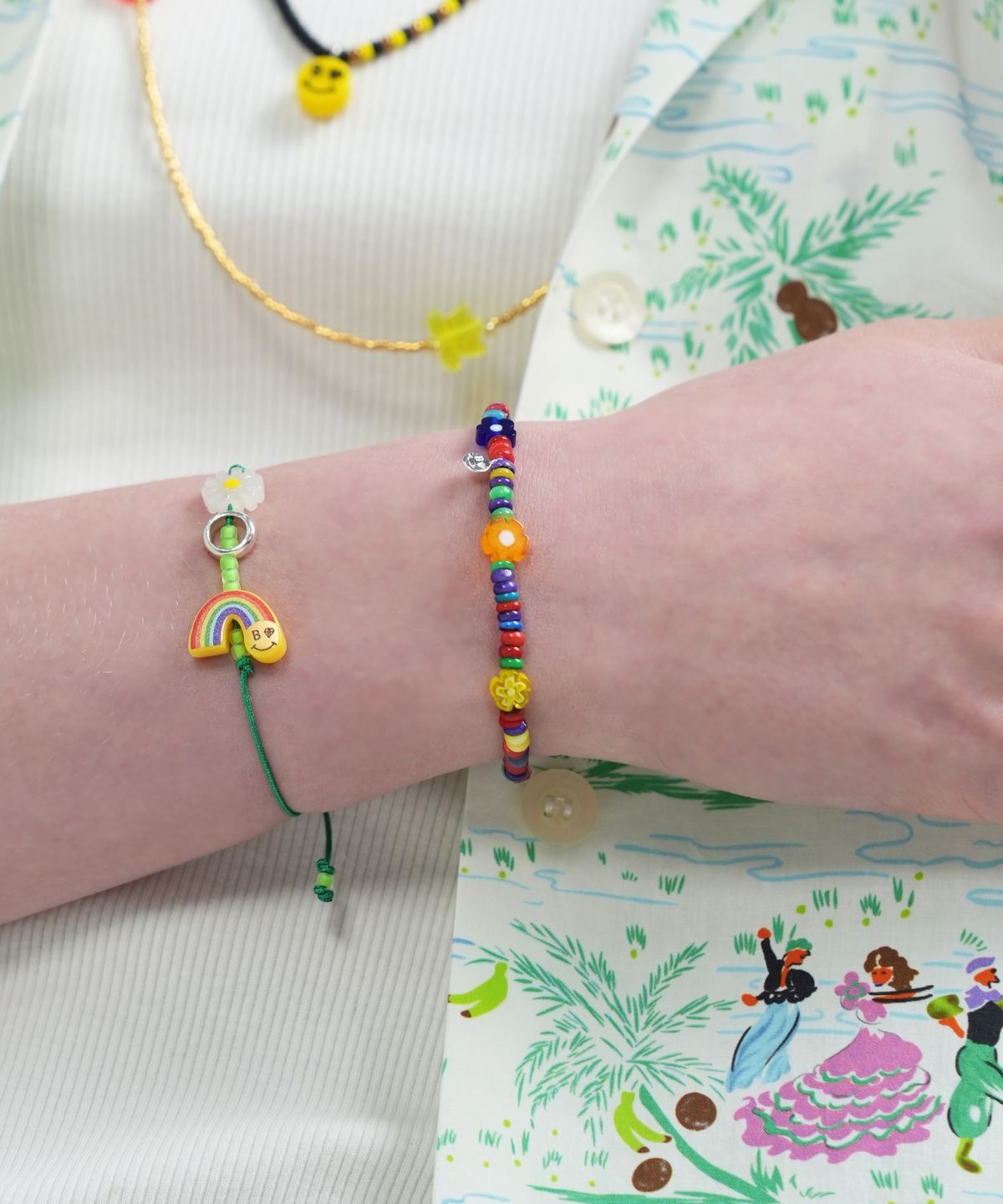 봉보(BONBEAU) Colored mother of pearl and motive beads Bracelet 곰돌이 플라워 참 믹스 컬러 자개 비즈 팔찌