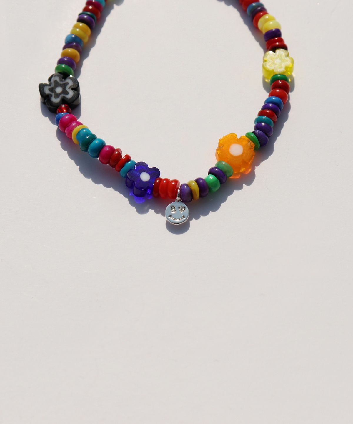 봉보(BONBEAU) Colored mother of pearl and motive beads Bracelet 곰돌이 플라워 참 믹스 컬러 자개 비즈 팔찌