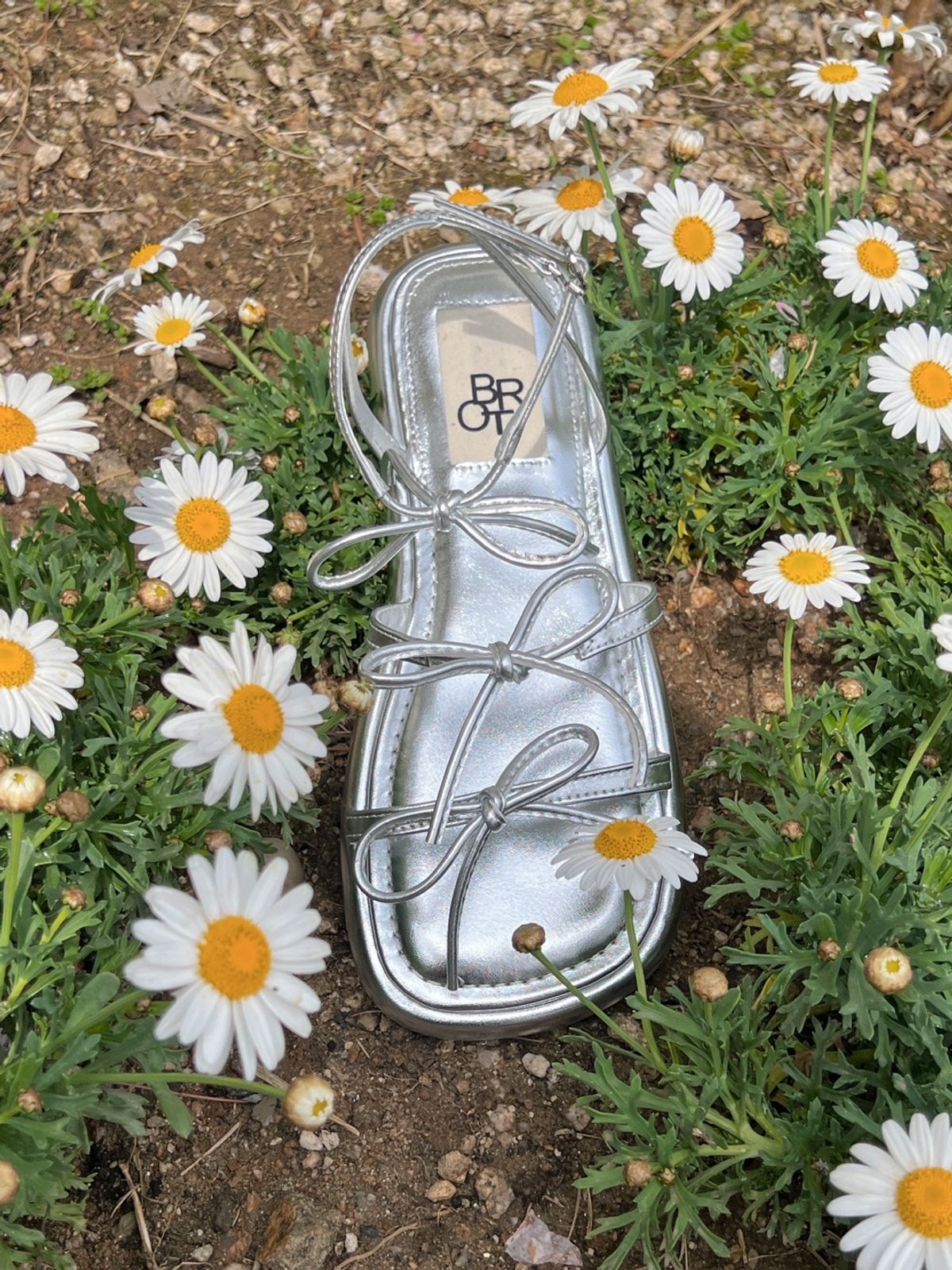 바이아덜스(BYOTHERS) Tulia ribbon sandals