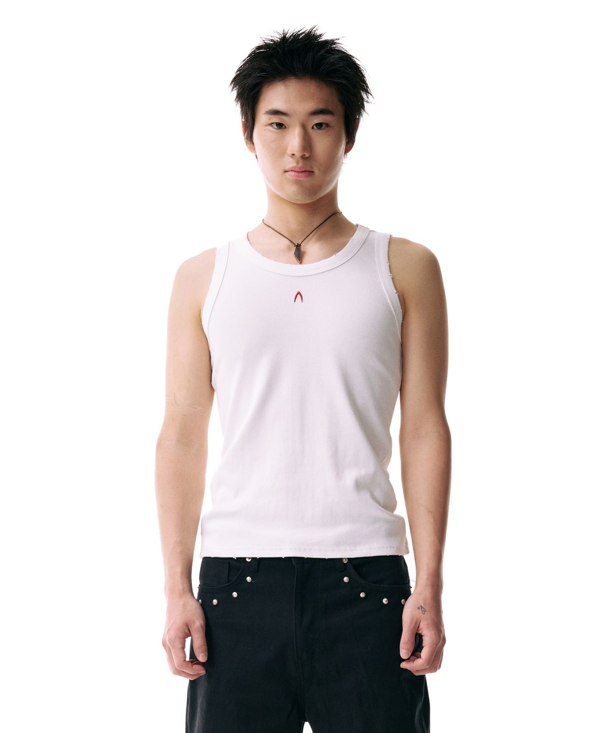아캄(AAKAM) Distressed Logo Sleeveless (White)