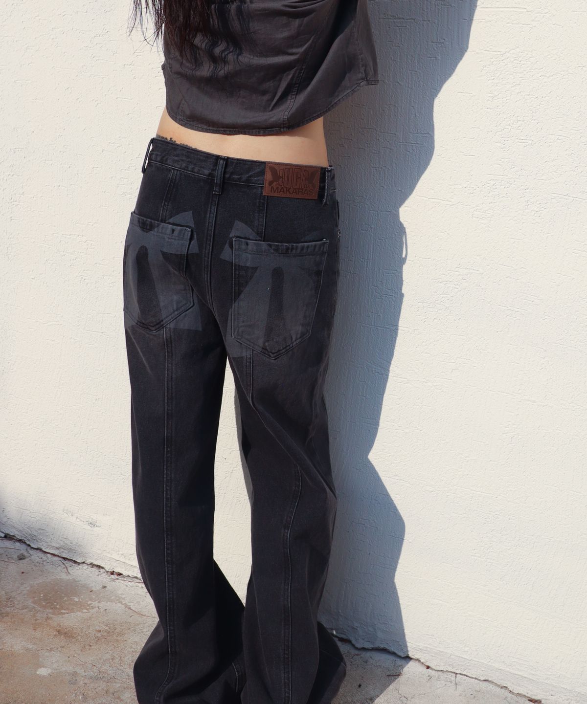 이우가마카라스(IUGAMAKARAS) Ribbon Denim Pants (Black)