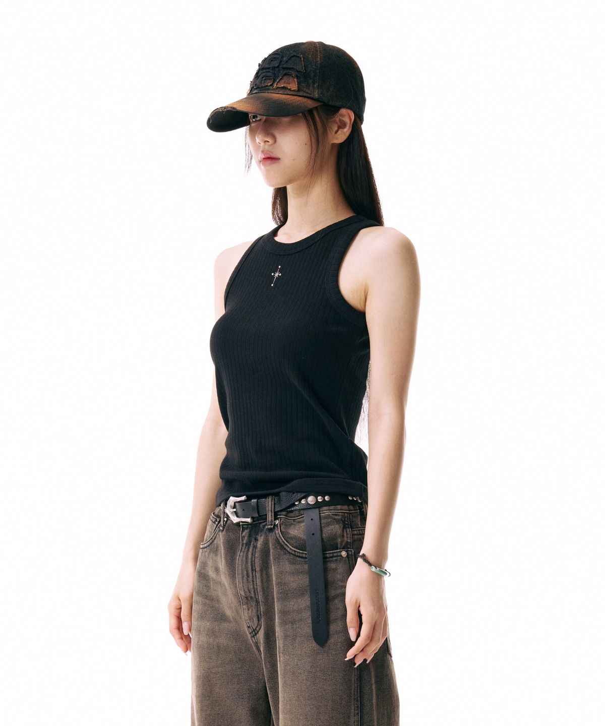 이우가마카라스(IUGAMAKARAS) Studded Sleeveless (Black)