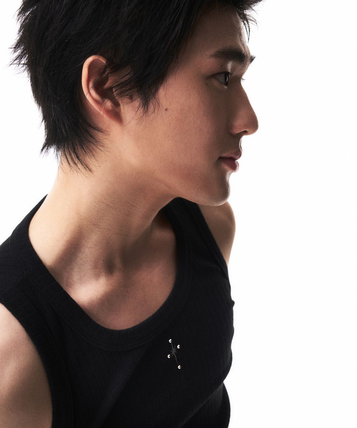 이우가마카라스(IUGAMAKARAS) Studded Sleeveless (Black)