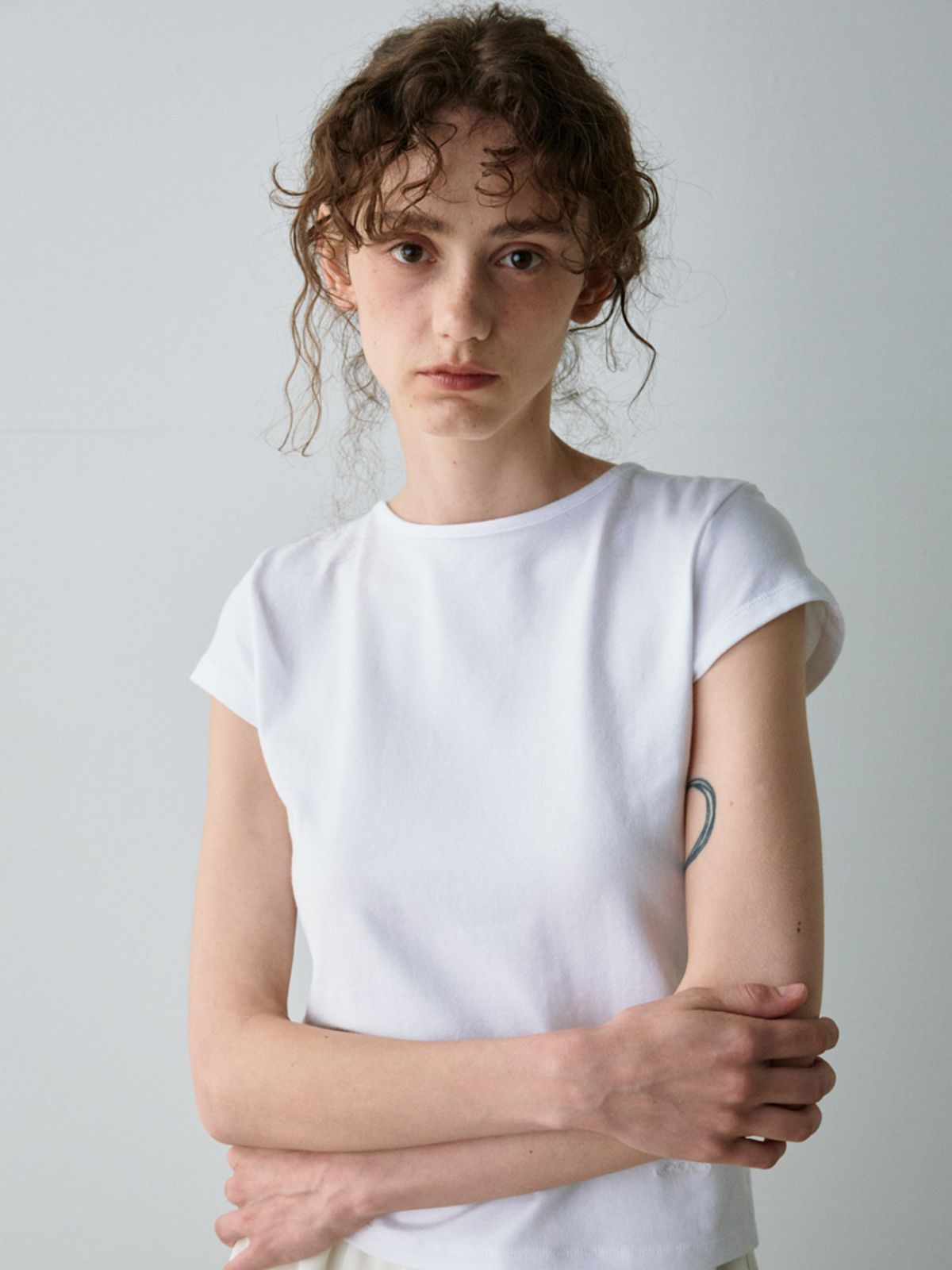 노우드(NOEUD) Geek cap sleeve T-shirt (Ivory)