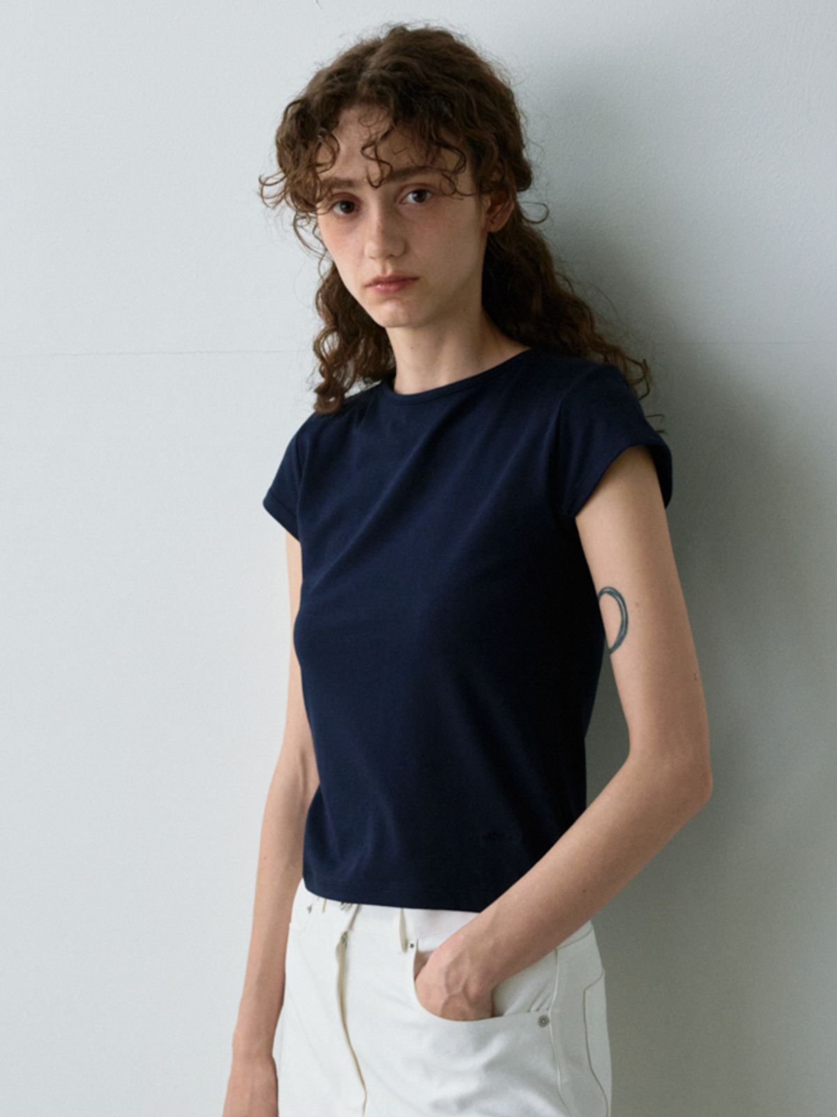 노우드(NOEUD) Geek cap sleeve T-shirt (Navy)