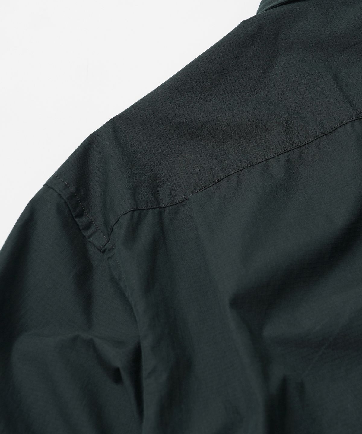 프리즘웍스(FRIZMWORKS) CN RIPSTOP FISHING HALF SHIRT _ DARK GREEN