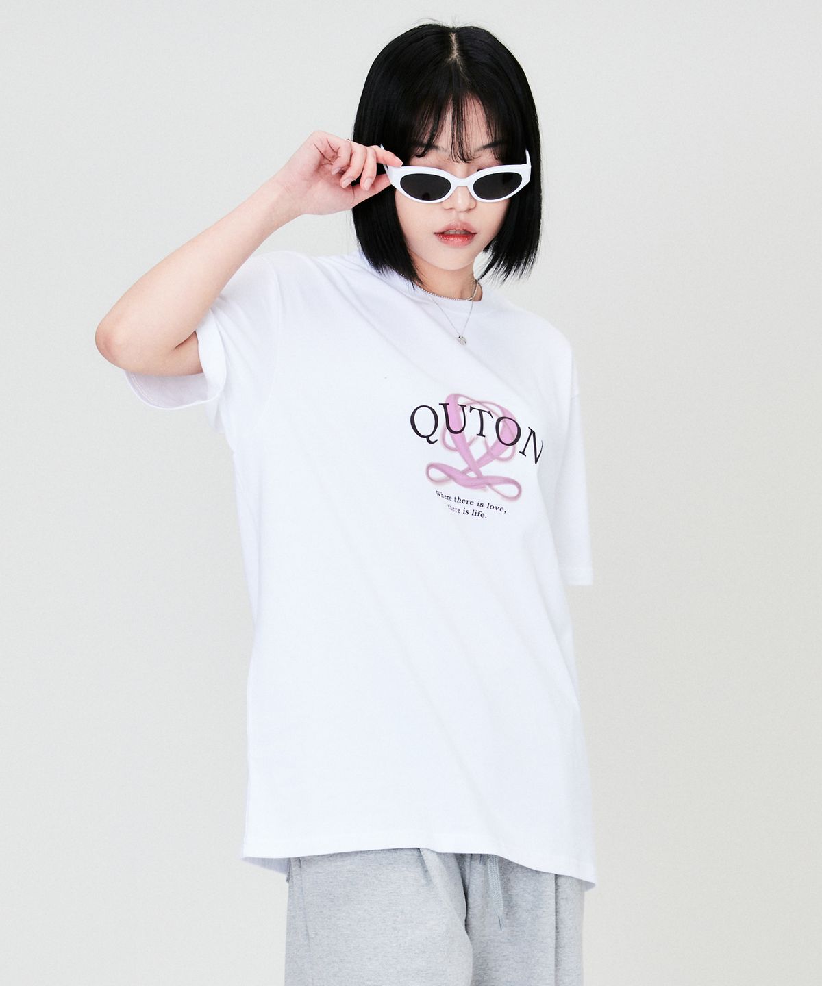 쿠톤(QUTON) 퍼플심볼 오버핏 헤비 반팔티셔츠_화이트