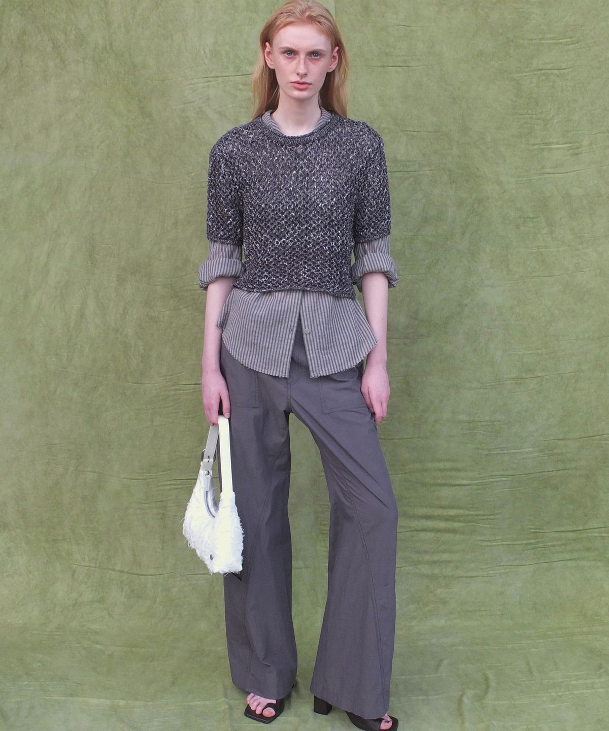 엔오르(EN OR) SCOTCH CROP HALF KNIT - DARK GREY