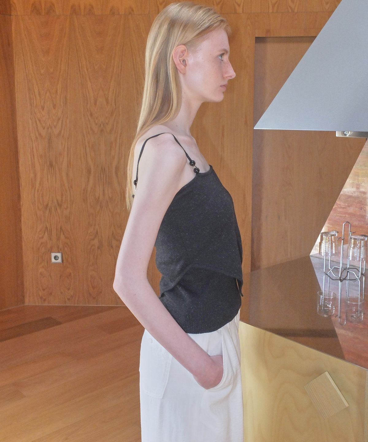 엔오르 스튜디오(ENOR STUDIO) RHOMBUS BEADS TOP - BLACK