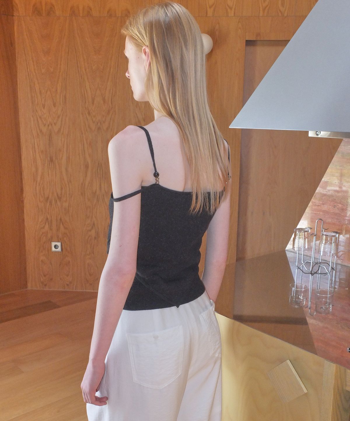 엔오르 스튜디오(ENOR STUDIO) RHOMBUS BEADS TOP - BLACK