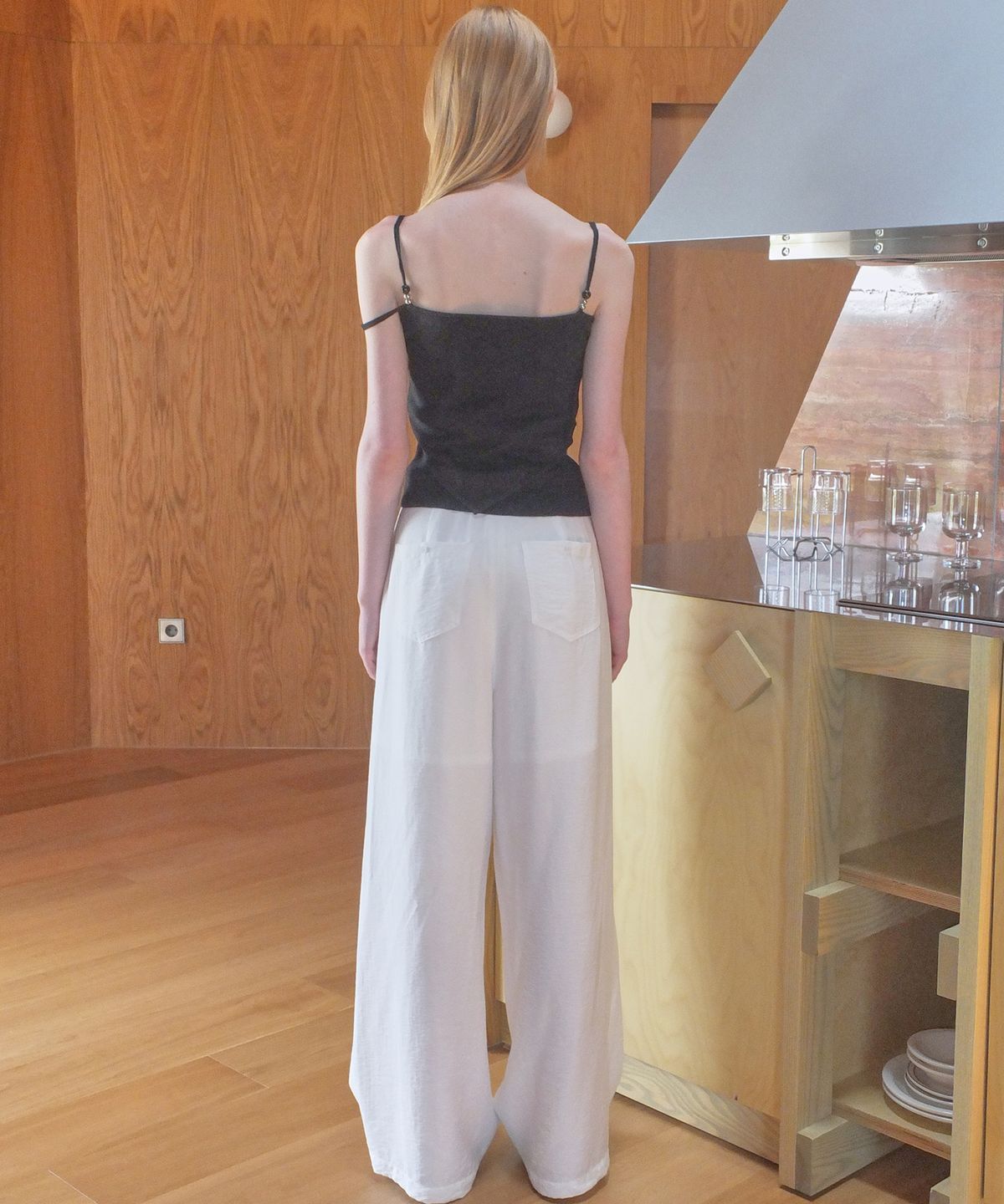 엔오르 스튜디오(ENOR STUDIO) RHOMBUS BEADS TOP - BLACK