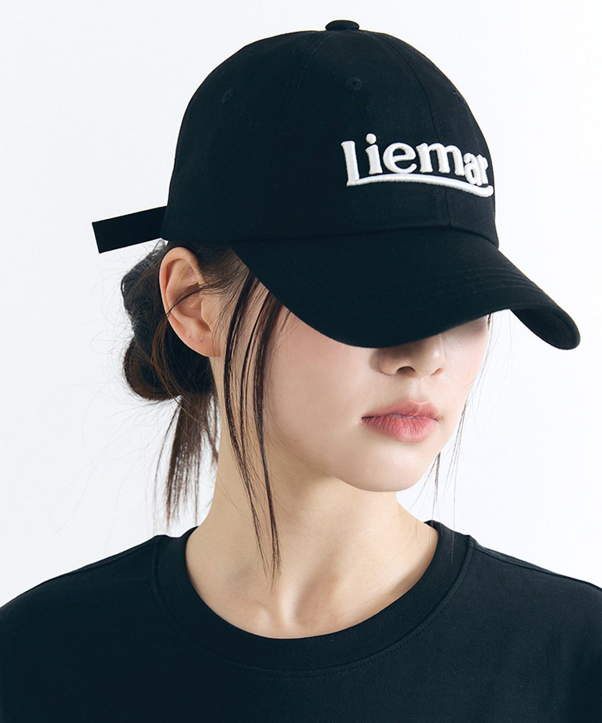 리에마르(LIEMAR) 엠보자수 볼캡 블랙