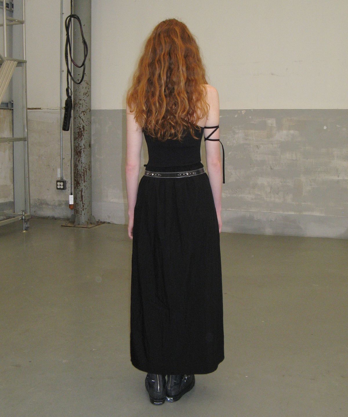 다이애그널(DIAGONAL) ONE OFF-SHOULDER LONG DRESS (black)