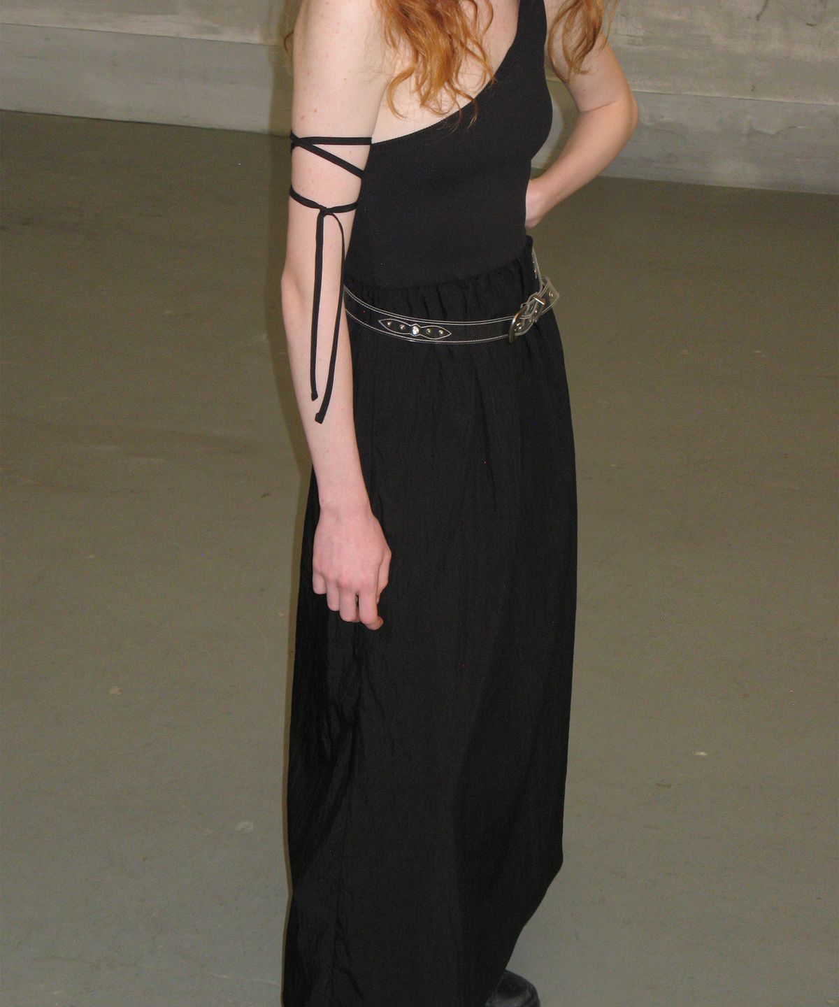 다이애그널(DIAGONAL) ONE OFF-SHOULDER LONG DRESS (black)