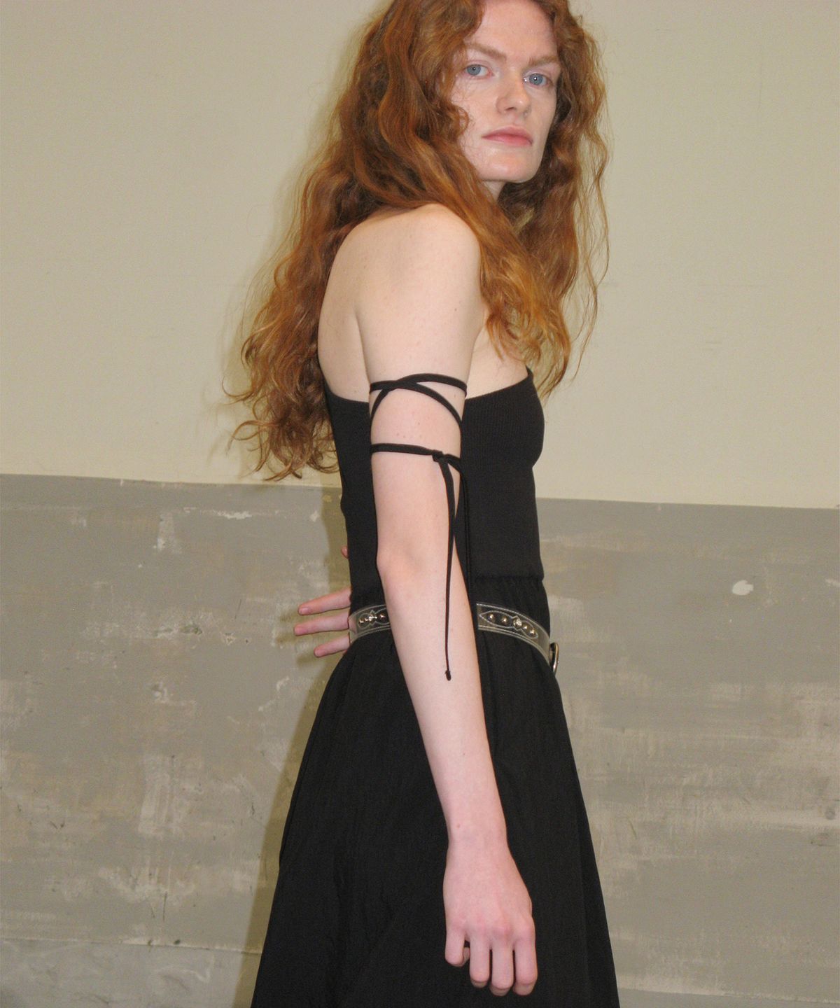 다이애그널(DIAGONAL) ONE OFF-SHOULDER LONG DRESS (black)