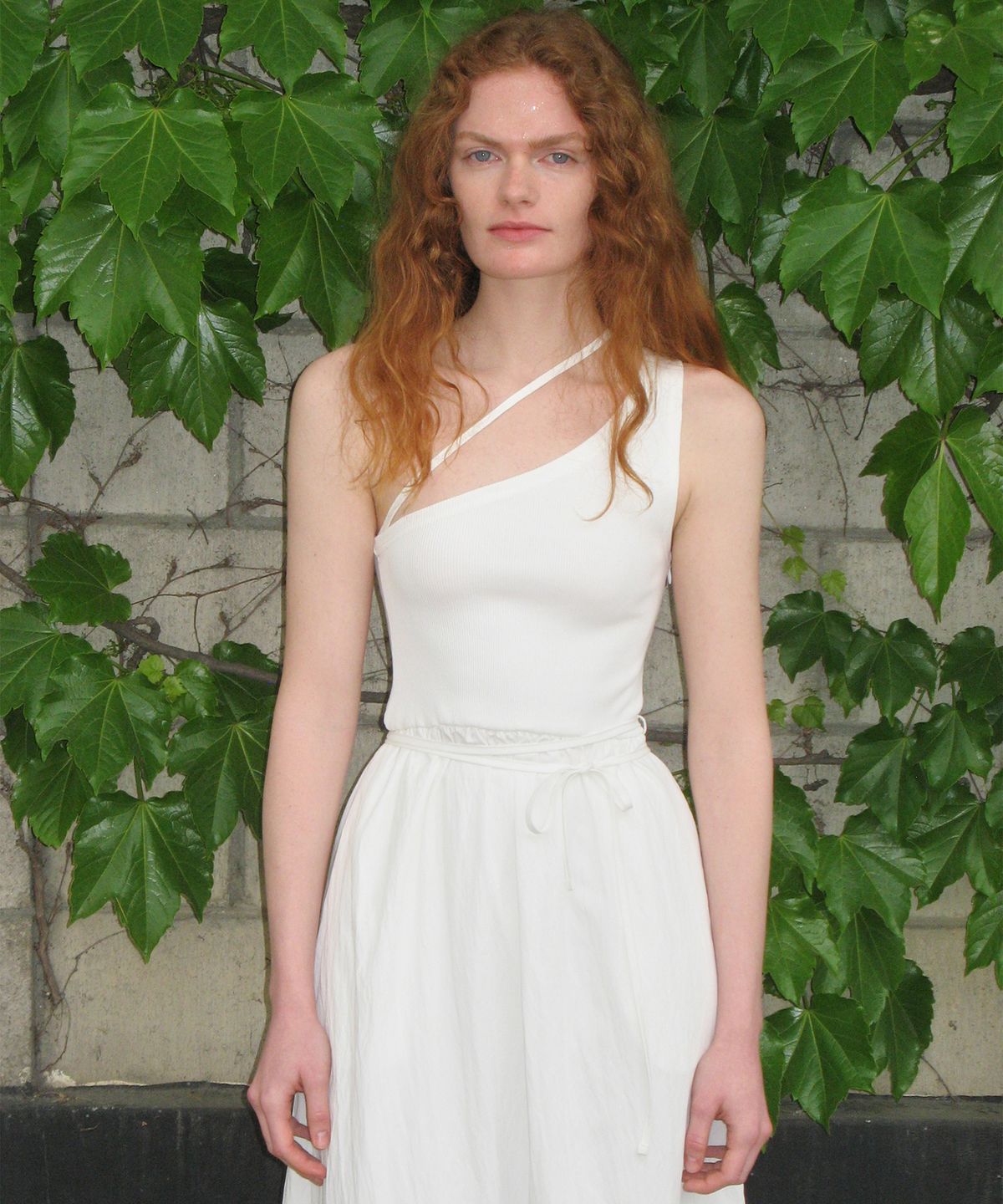 다이애그널(DIAGONAL) ONE OFF-SHOULDER LONG DRESS (white)