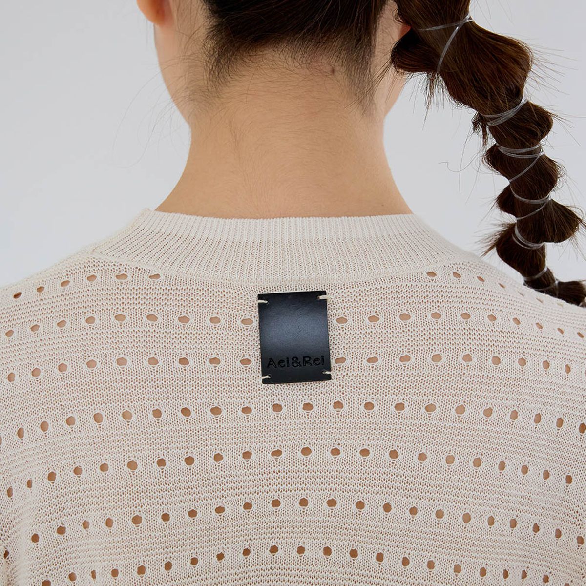 에이앤레이(AEIREI) AR_Hollow puff sleeve knit top_IVORY