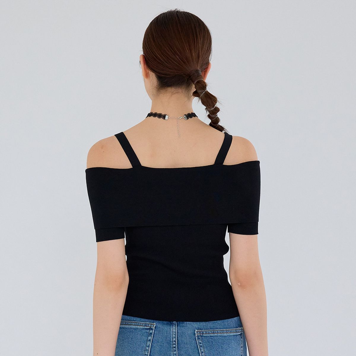 에이앤레이(AEIREI) AR_Off-shoulder strap knit top