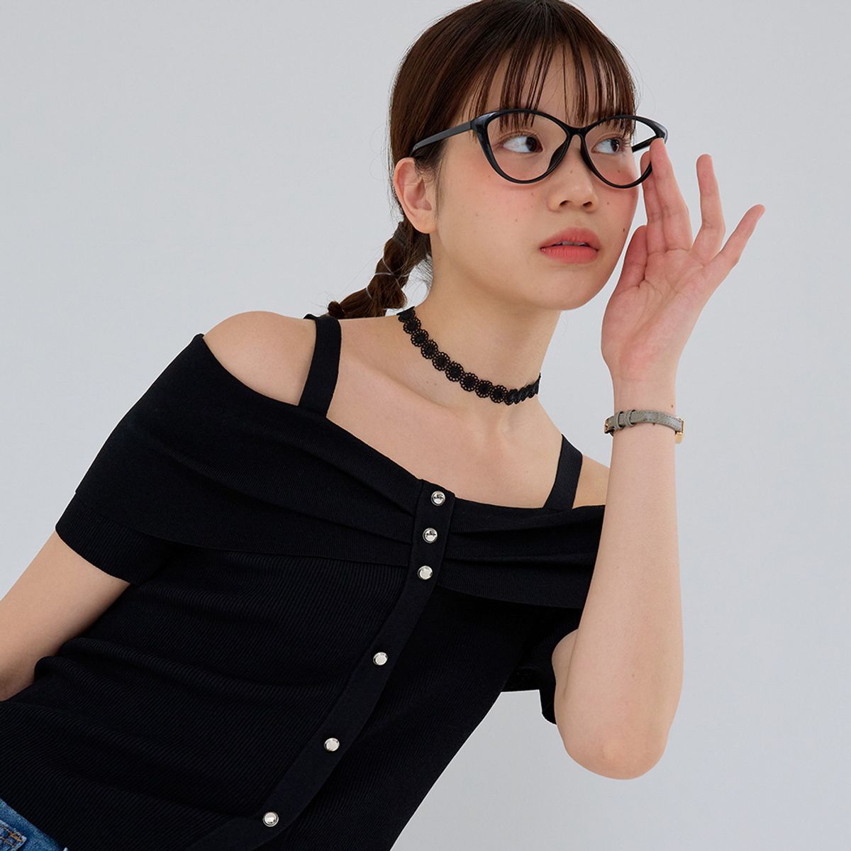 에이앤레이(AEIREI) AR_Off-shoulder strap knit top