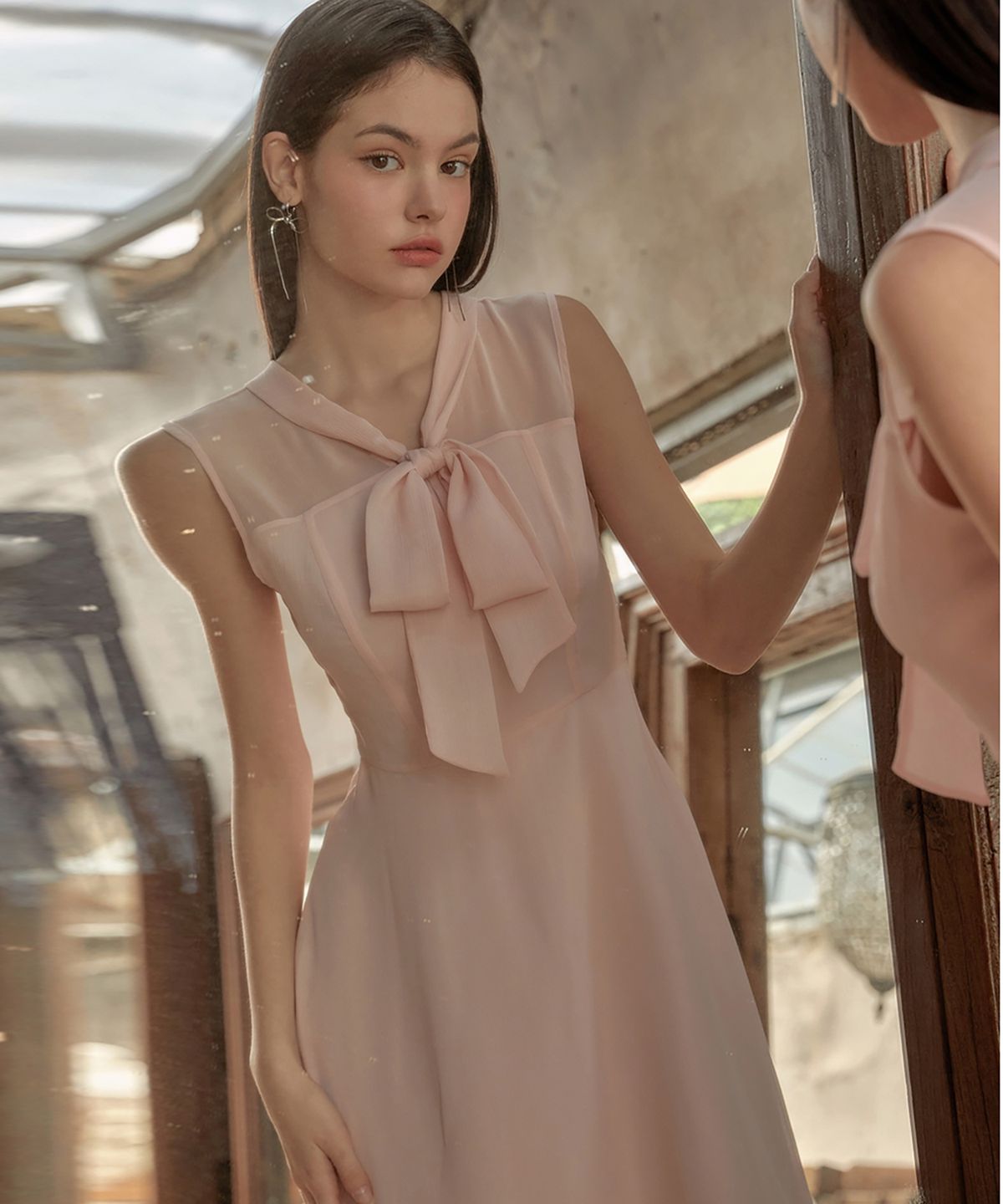 쥴리앤칼라(JULIY&CALLA) 24SS 칼라93 시크릿가든 민소매 주노 리본타이 원피스 핑크