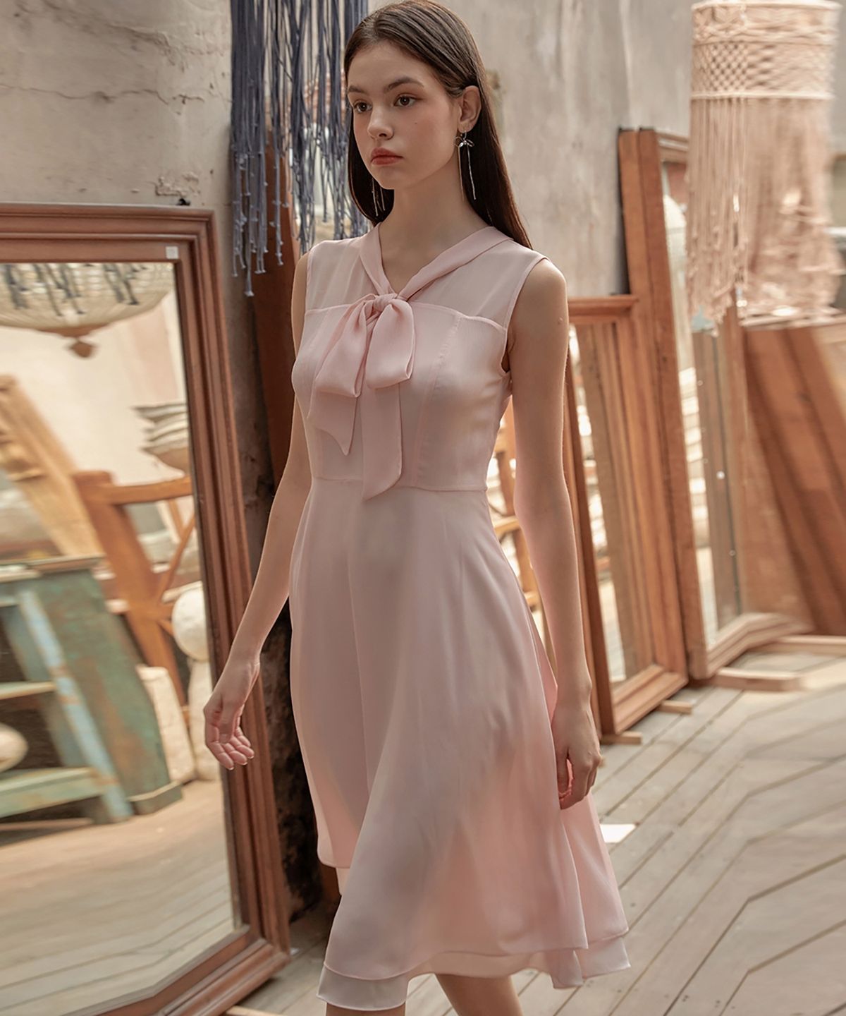 쥴리앤칼라(JULIY&CALLA) 24SS 칼라93 시크릿가든 민소매 주노 리본타이 원피스 핑크