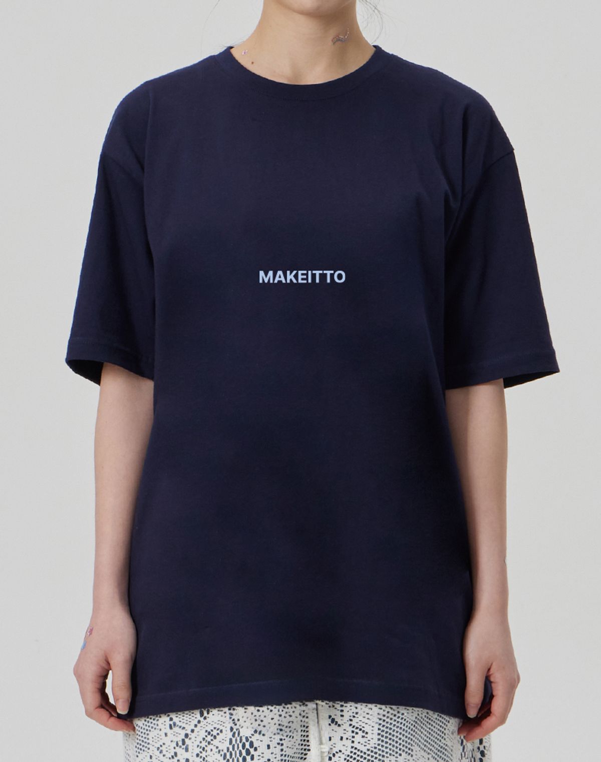 메이킷투(MAKEITTO) [SQUARE LOGO] CREW NECK TEE_NAVY