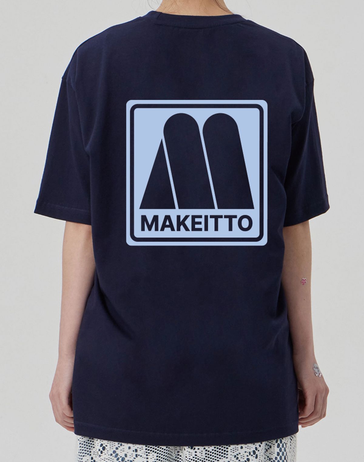 메이킷투(MAKEITTO) [SQUARE LOGO] CREW NECK TEE_NAVY