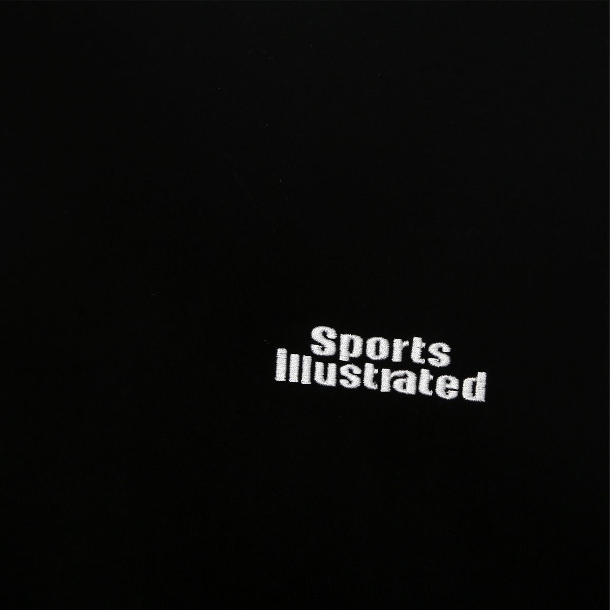 스포츠 일러스트레이티드(SPORTS ILLUSTRATED) Sports Illustrated™ CHEST STACKED LOGO HALF SLEEVE (BLACK)
