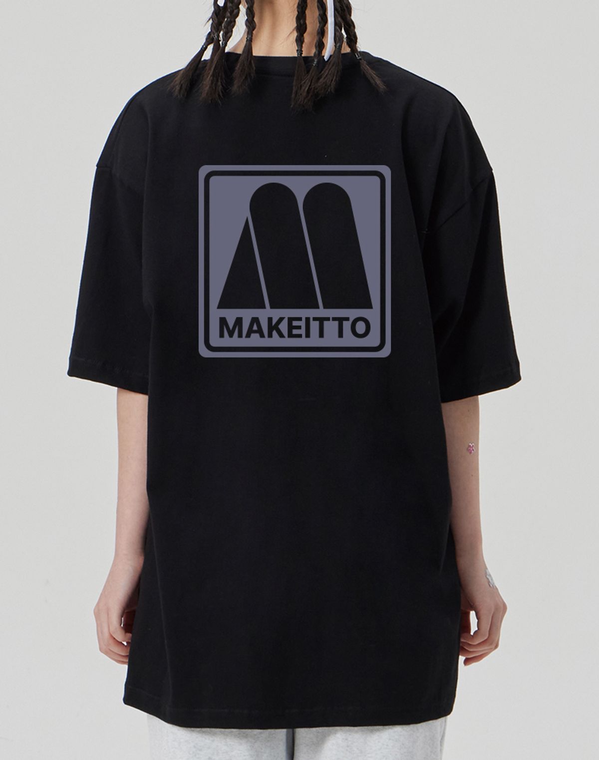 메이킷투(MAKEITTO) [SQUARE LOGO] CREW NECK TEE_BLACK