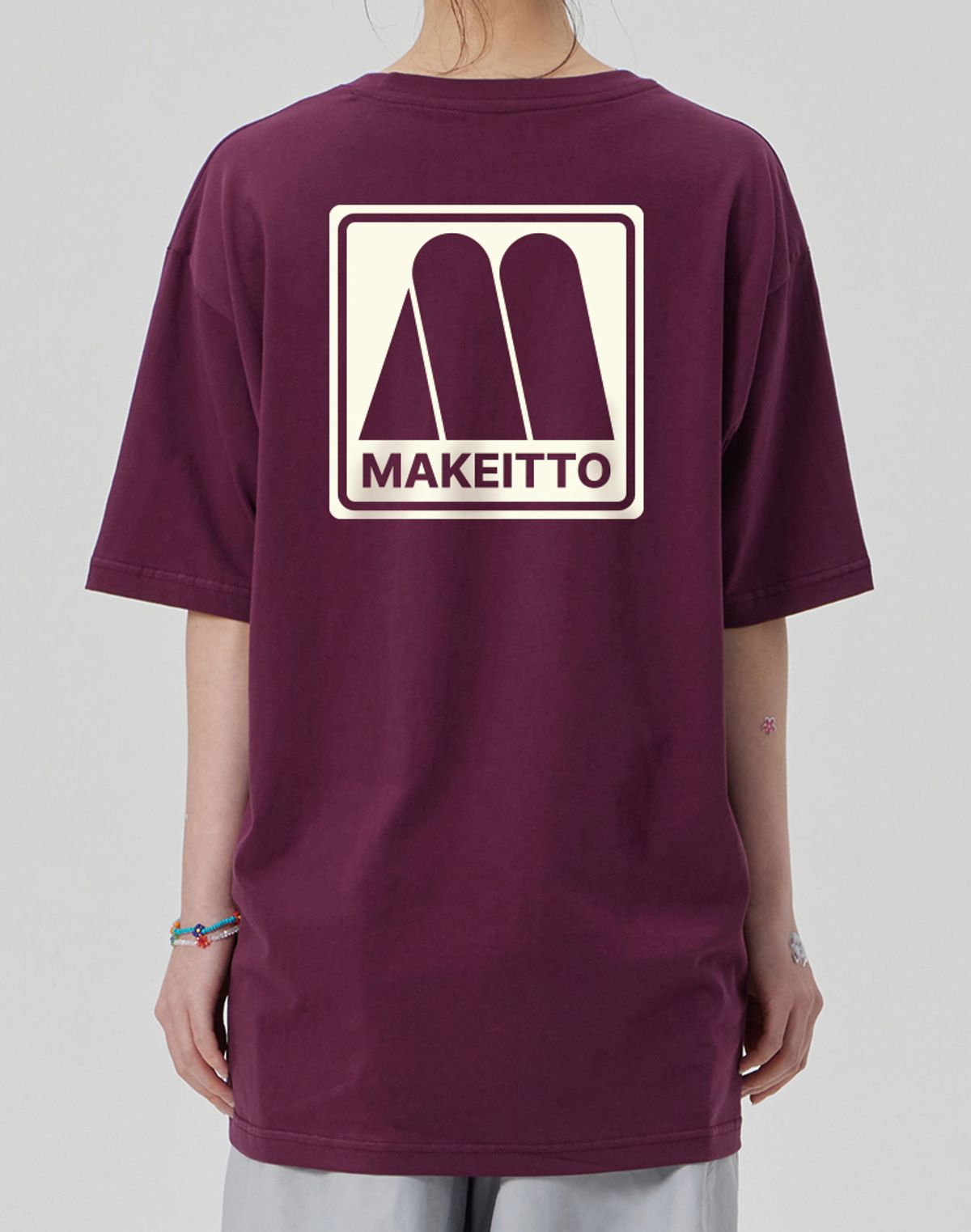 메이킷투(MAKEITTO) [SQUARE LOGO] CREW NECK TEE_WINE