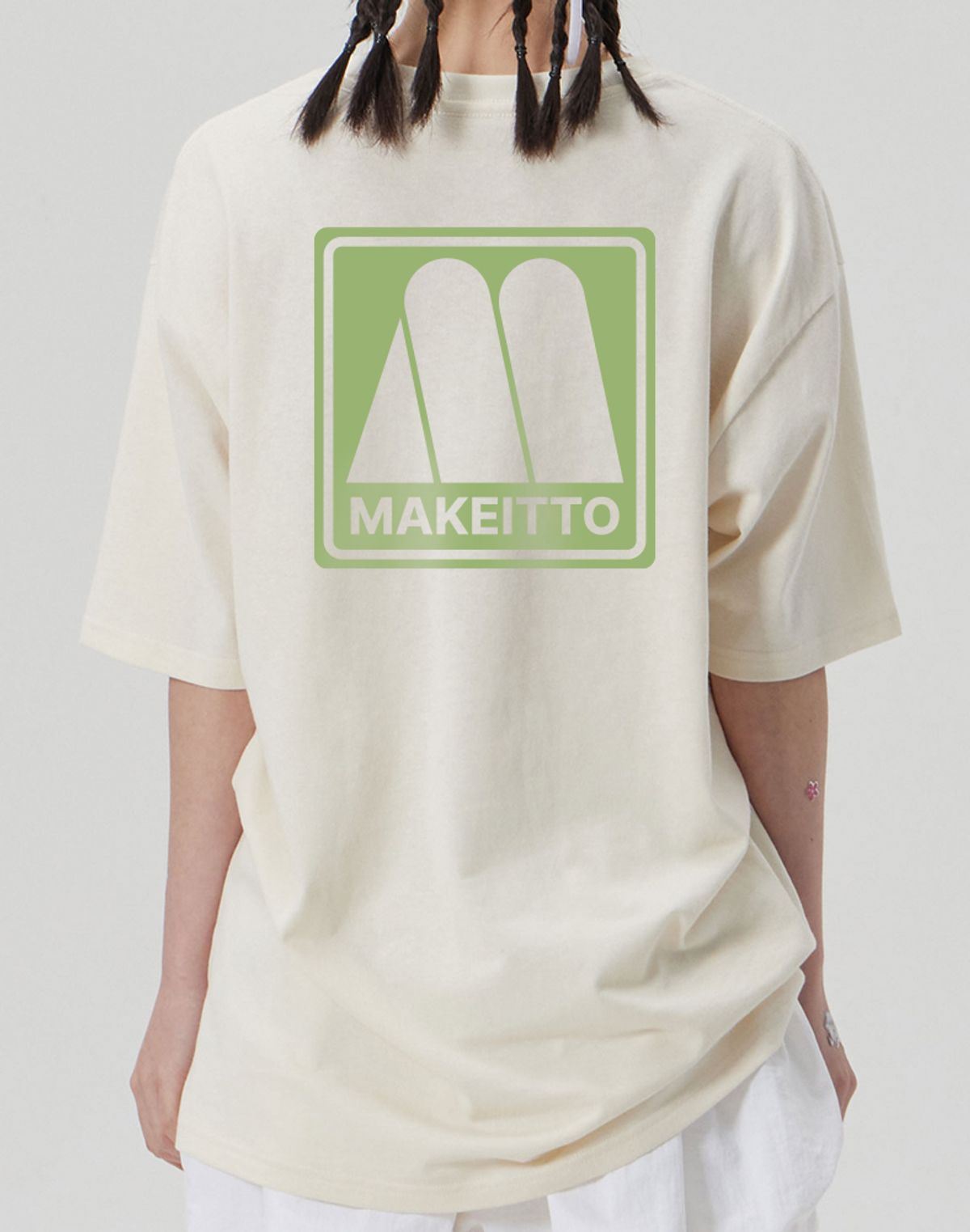 메이킷투(MAKEITTO) [SQUARE LOGO] CREW NECK TEE_CREAM