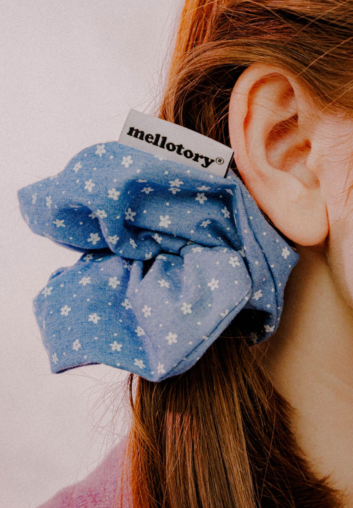 멜로토리(MELLOTORY) 플라워 데님 스크런치 (스카이블루)