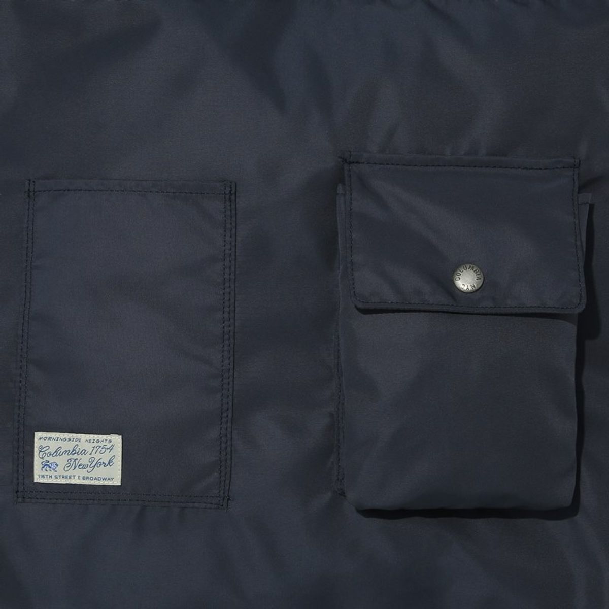 컬럼비아 유니버시티(COLUMBIA UNIVERSITY) SL-LABEL FRONT POCKET CROSS BAG 크라운네이비