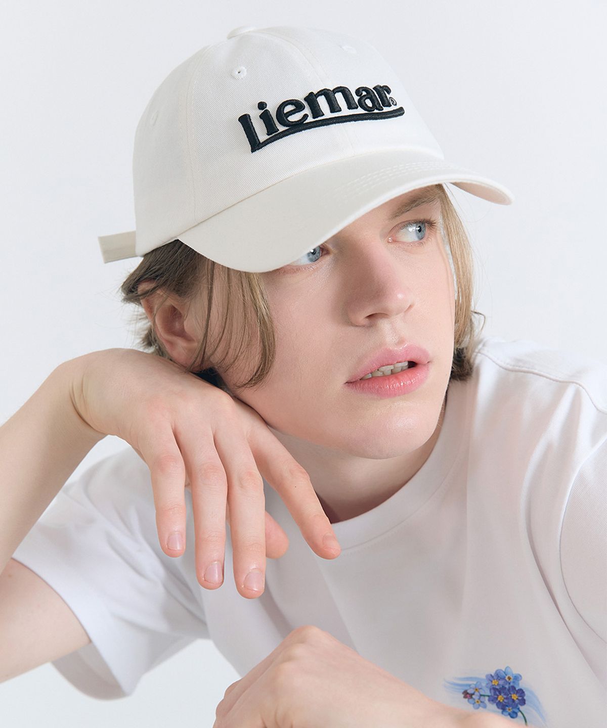 리에마르(LIEMAR) 엠보자수 볼캡 아이보리