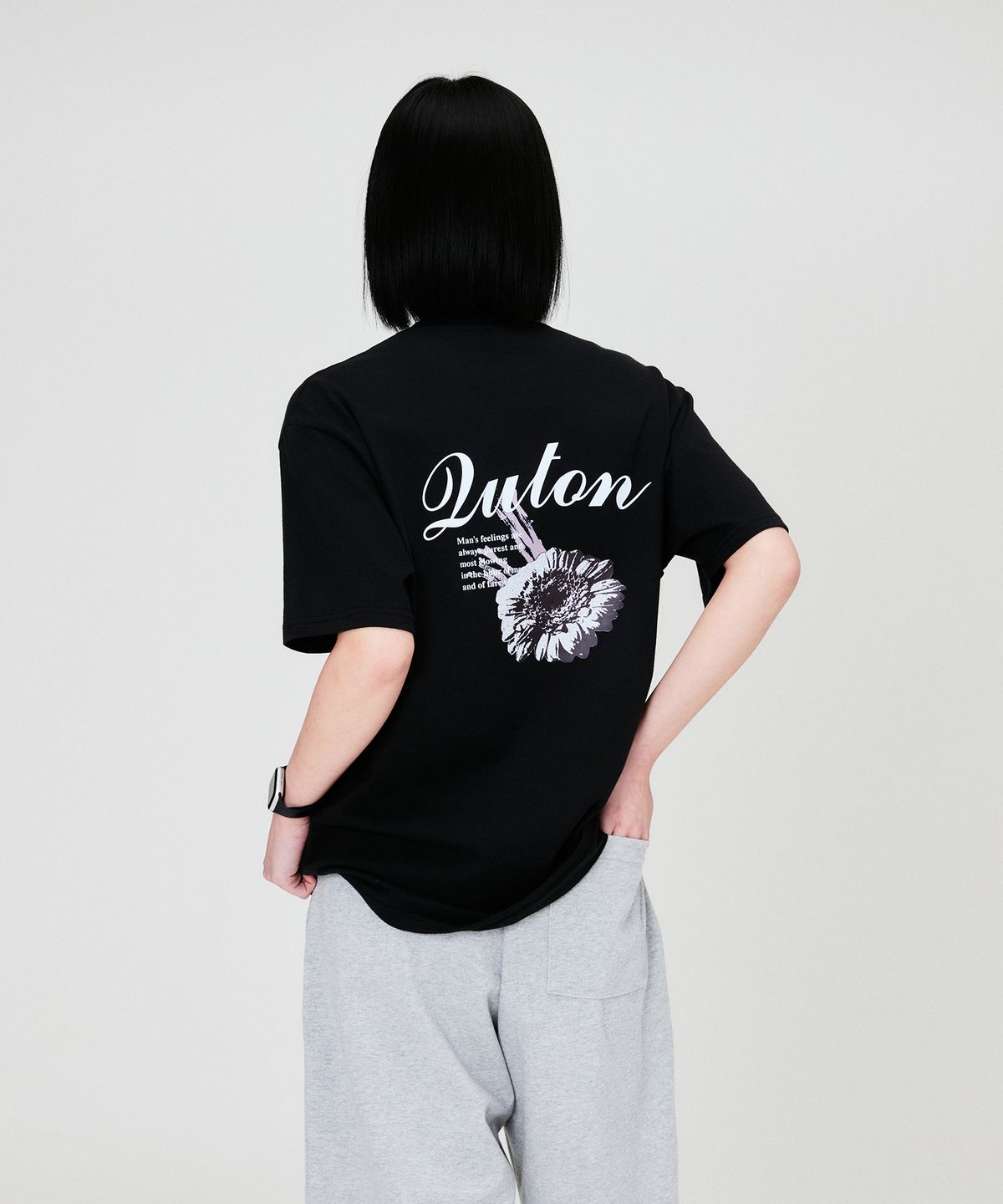 쿠톤(QUTON) 다크그레이플라워 오버핏 헤비 반팔티셔츠_ 블랙