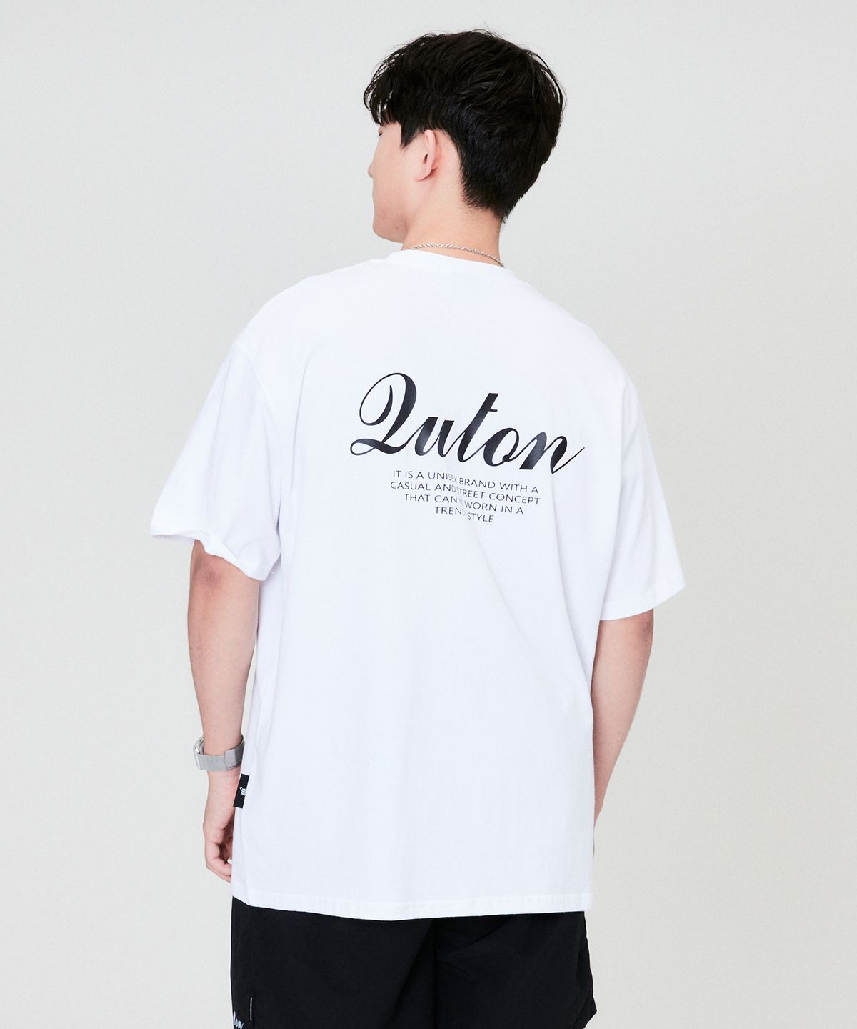 쿠톤(QUTON) 베이직 백 레터링 오버핏 헤비 반팔티셔츠_화이트