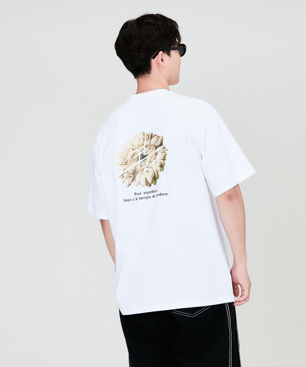 쿠톤(QUTON) 블러썸 옐로우 오버핏 헤비 반팔티셔츠_화이트