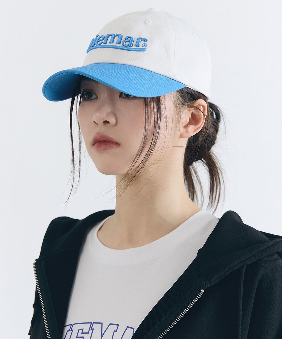 리에마르(LIEMAR) 엠보자수 투톤 볼캡 블루