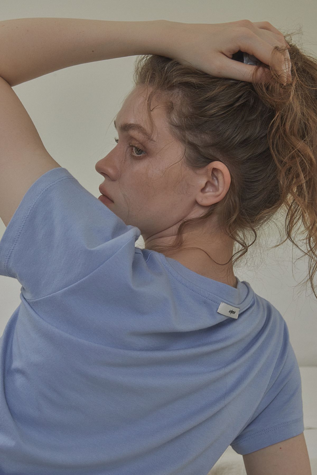 레터리(LETERIE) LR CROPPED T-SHIRT_BLUE